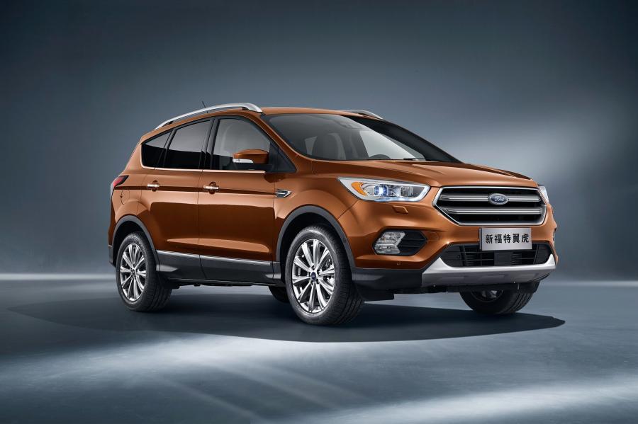  Ford Kuga 2016 года  (CN) (фото 1 из 8)